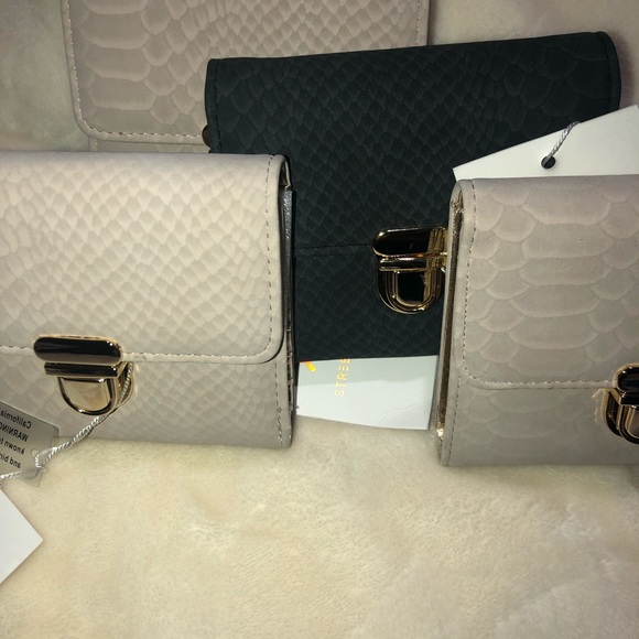 Street Level Accessories - 🌟NWT🌟Faux Snake Print Lock Wallet